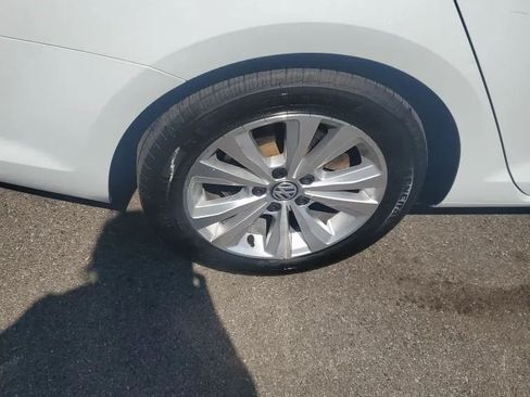 Used 2017 Volkswagen Golf S w/ Driver Assistance Package AWD/4WD image 21