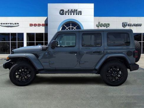 Used 2025 Jeep Wrangler Unlimited Sahara AWD/4WD image 10