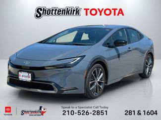 Used 2025 Toyota Prius XLE video 1