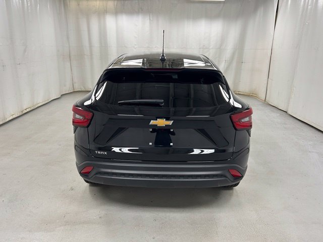 Used 2024 Chevrolet Trax LS w/ Driver Confidence Package FWD image 6