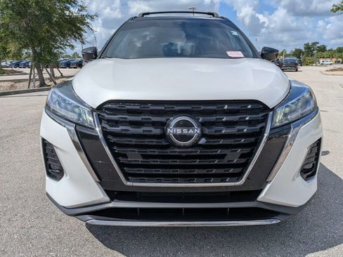 Used 2024 Nissan Kicks SR w/ SR Premium Package FWD image 3