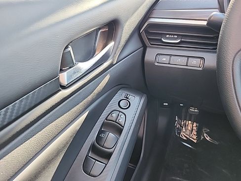 Used 2025 Nissan Altima 2.5 SV image 16