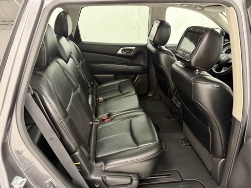 Used 2017 Nissan Pathfinder Platinum image 23