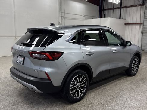 Used 2024 Ford Escape SE image 18