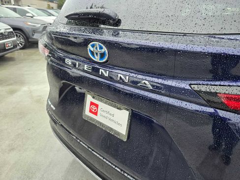 Certified 2025 Toyota Sienna Limited image 17