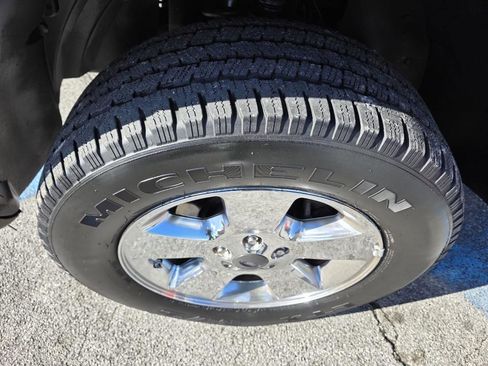 Used 2005 Ford Explorer XLT image 11