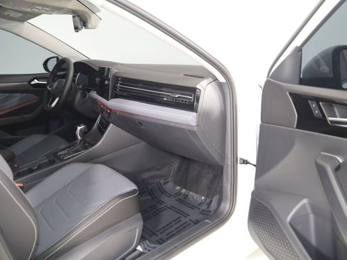 Used 2025 Volkswagen Jetta SEL FWD image 42