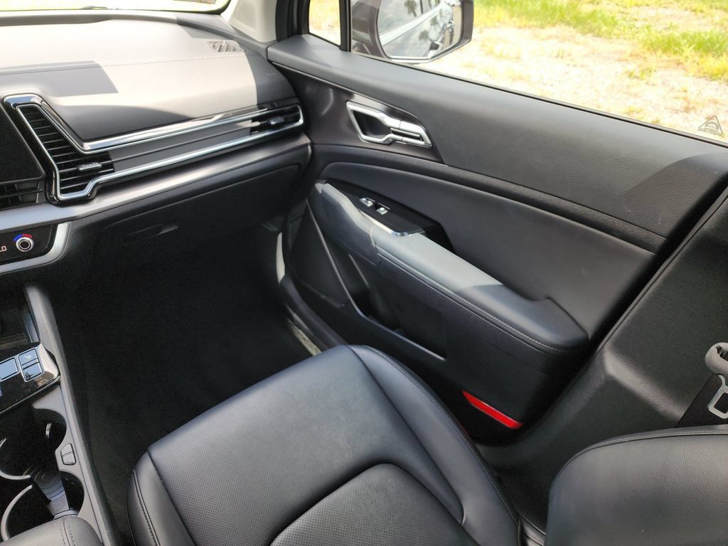 Certified 2024 Kia Sportage EX w/ EX Premium Package AWD/4WD image 22