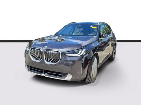 Used 2025 BMW X3 xDrive30i w/ Premium Package AWD/4WD image 3
