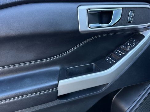 Certified 2022 Ford Explorer XLT image 11