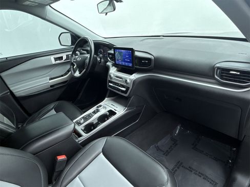 Used 2022 Ford Explorer XLT w/ Equipment Group 202A image 15