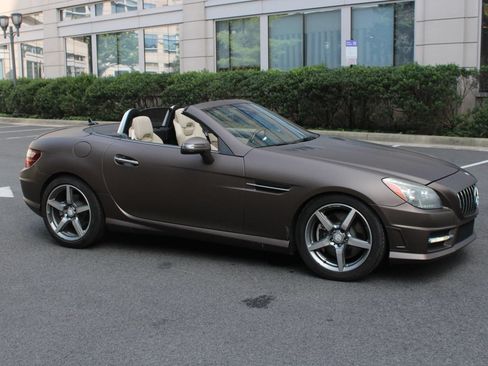 Used 2015 Mercedes-Benz SLK 350 w/ Multimedia Package image 2