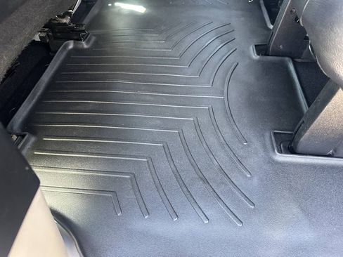 Used 2017 Chrysler Pacifica Touring-L w/ Tire & Wheel Group FWD image 21