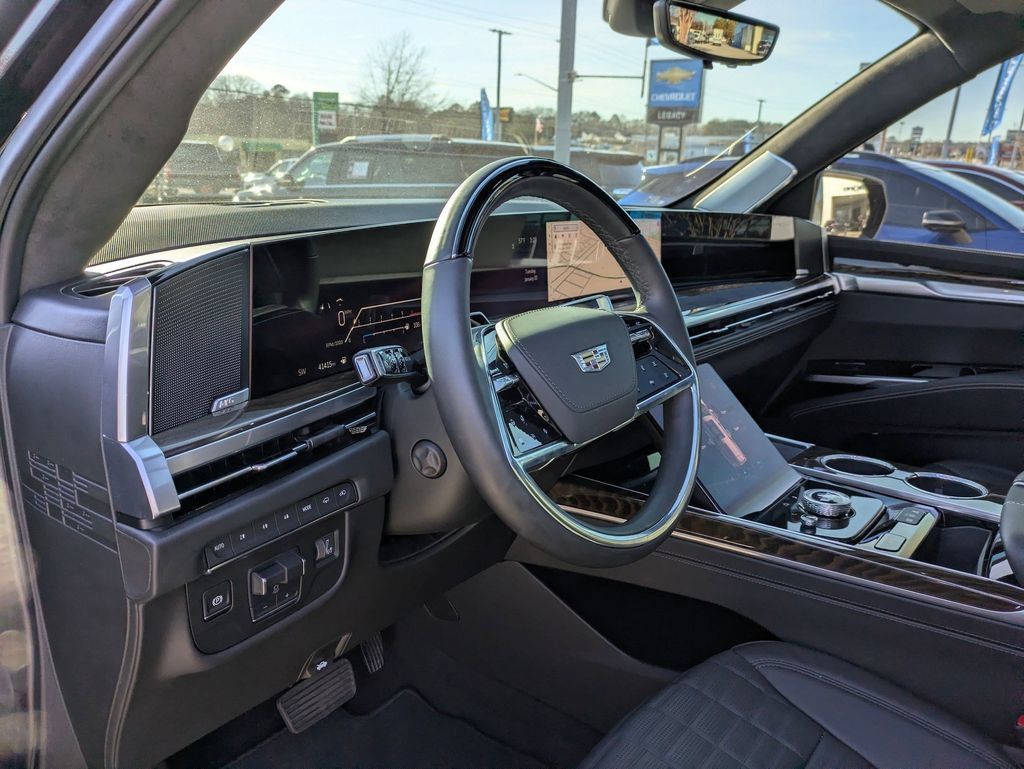 Used 2025 Cadillac Escalade Sport Platinum w/ LPO, ONYX Package AWD/4WD image 17