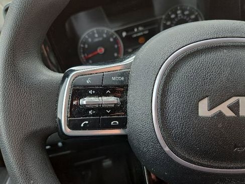 Used 2023 Kia Sorento LX FWD image 5