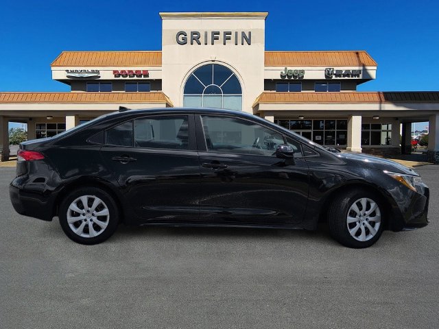 Used 2024 Toyota Corolla LE FWD image 3