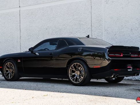 Used 2016 Dodge Challenger R/T image 5