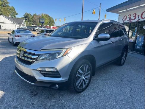 Used 2017 Honda Pilot Touring image 3
