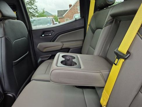 Used 2024 Chevrolet Colorado ZR2 w/ ZR2 Convenience Package III AWD/4WD image 30