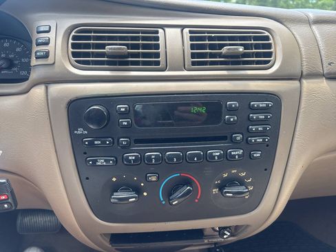 Used 2006 Ford Taurus SE FWD image 25