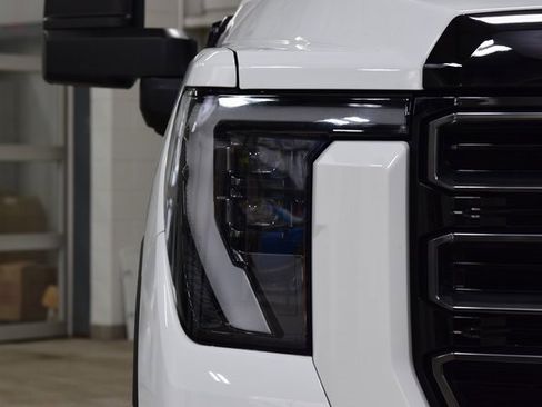 Used 2024 GMC Sierra 2500 AT4 w/ AT4 Premium Plus Package image 12