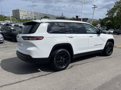Used 2025 Jeep Grand Cherokee L Altitude AWD/4WD image 8