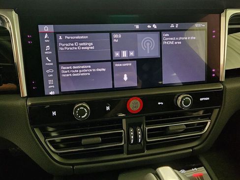 Used 2025 Porsche Macan image 7