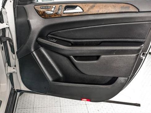 Used 2018 Mercedes-Benz GLS 450 4MATIC w/ Premium Package image 26