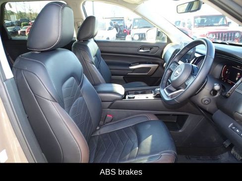 Used 2023 Nissan Pathfinder Platinum w/ Lighting Package (N93) image 11