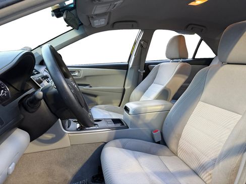 Used 2017 Toyota Camry LE image 9