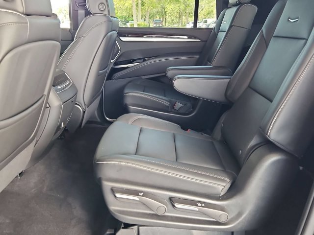 Used 2025 Cadillac Escalade ESV Luxury RWD image 24