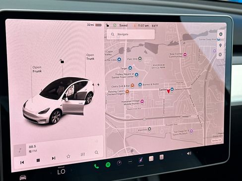 Used 2021 Tesla Model Y Long Range image 25