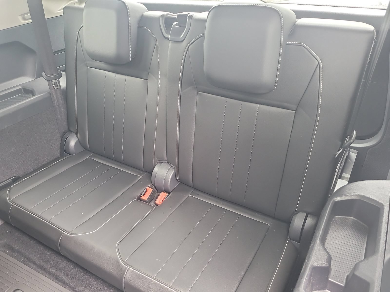 Used 2022 Volkswagen Tiguan SE w/ Panoramic Sunroof Package FWD image 10