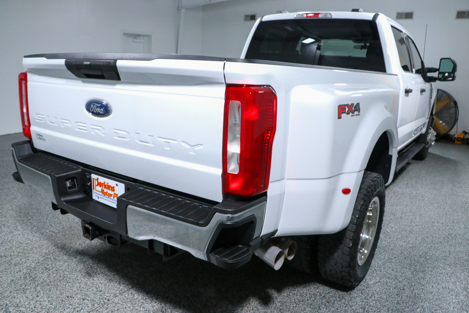 Used 2024 Ford F350 XLT w/ FX4 Off-Road Package AWD/4WD image 7