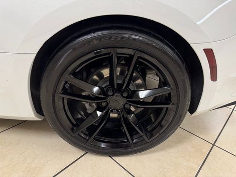 Used 2021 Chevrolet Camaro LT w/ Technology Package image 20