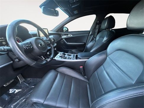Used 2018 Kia Stinger GT2 image 9