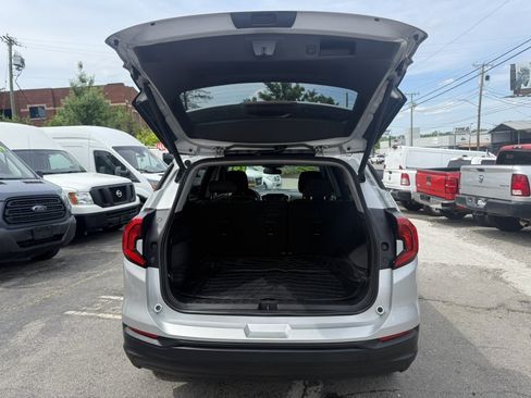 Used 2019 GMC Terrain SLE w/ Driver Convenience Package FWD image 9