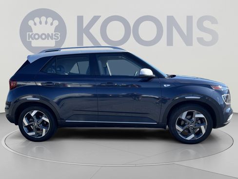 Used 2024 Hyundai Venue Limited FWD image 8