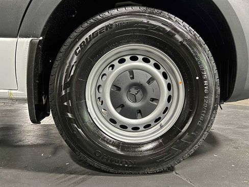 Used 2025 Mercedes-Benz Sprinter 2500 image 9