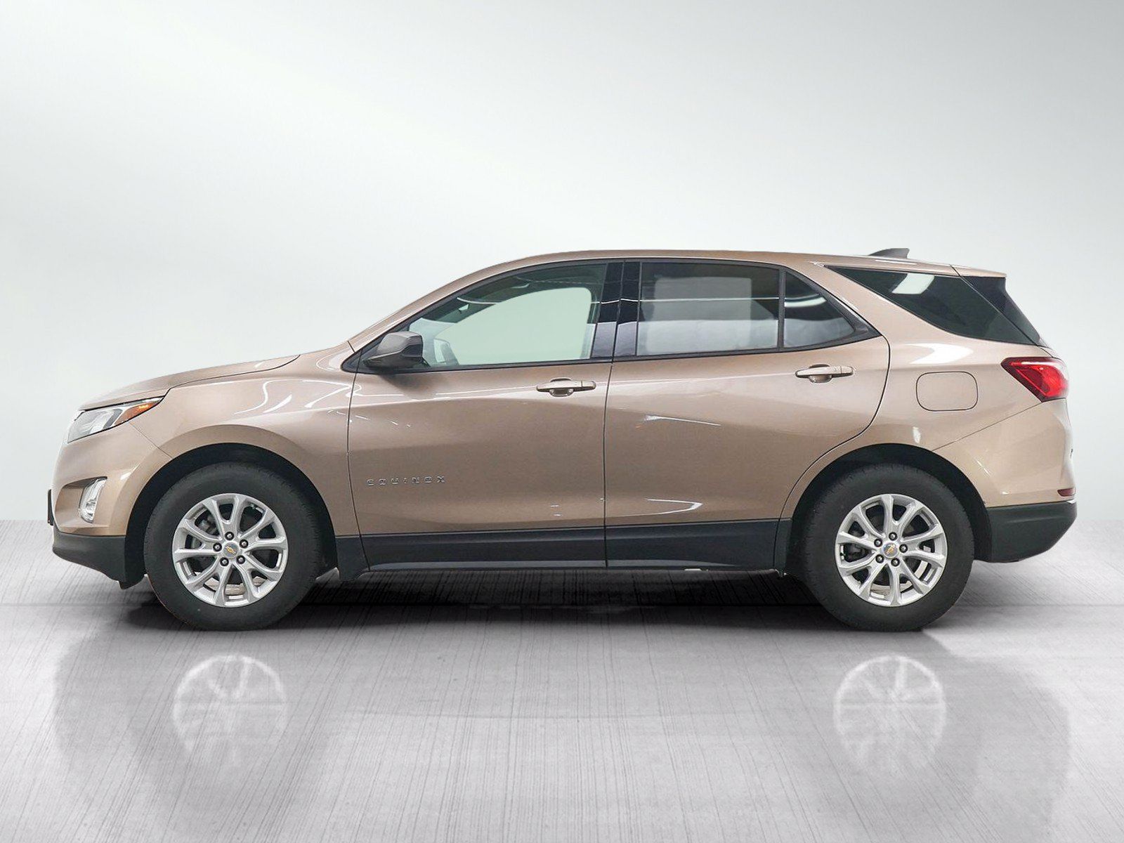 Used 2018 Chevrolet Equinox LS FWD image 3