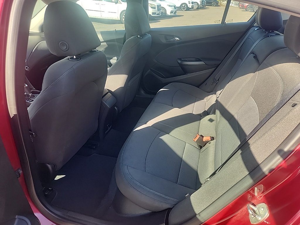 Used 2018 Chevrolet Cruze LT w/ Convenience Package FWD image 19