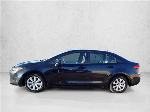 Used 2021 Toyota Corolla LE image 2