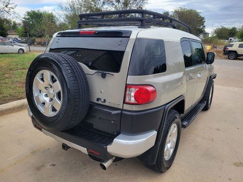 Used 2008 Toyota FJ Cruiser 2WD image 5