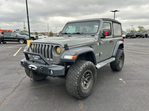 Used 2019 Jeep Wrangler Sport AWD/4WD image 3