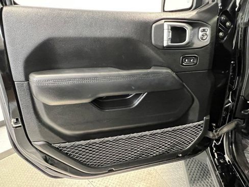 Used 2021 Jeep Wrangler Unlimited Sahara image 32