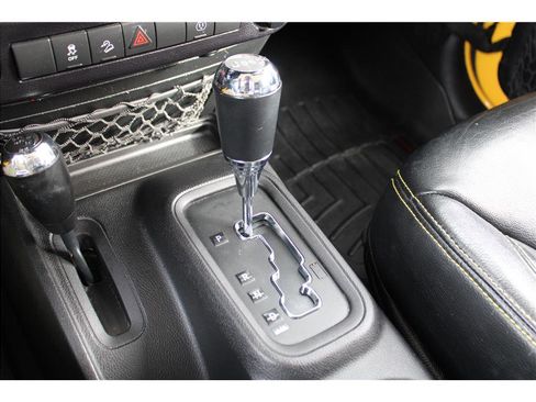 Used 2015 Jeep Wrangler Unlimited Sahara w/ Connectivity Group image 29