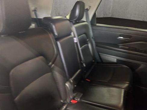 Used 2023 Nissan Pathfinder SL AWD/4WD image 19