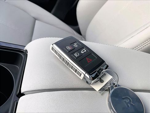 New 2026 Land Rover Range Rover Velar Dynamic SE image 35