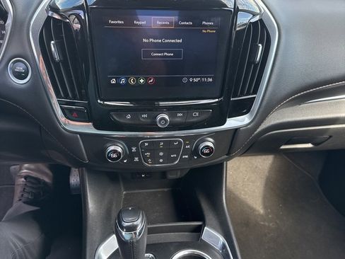 Used 2020 Chevrolet Traverse LT image 6
