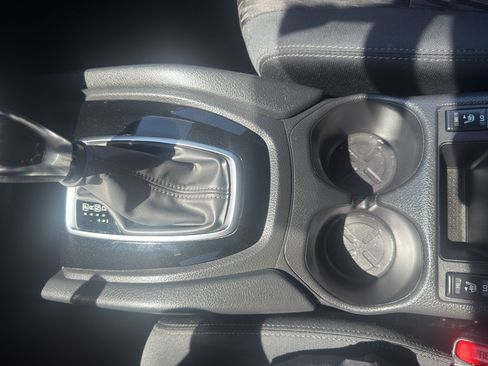 Used 2018 Nissan Rogue SV AWD/4WD image 22